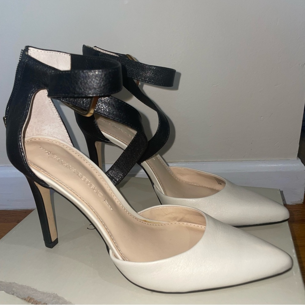 Banana Republic Jovana Black and White Pumps